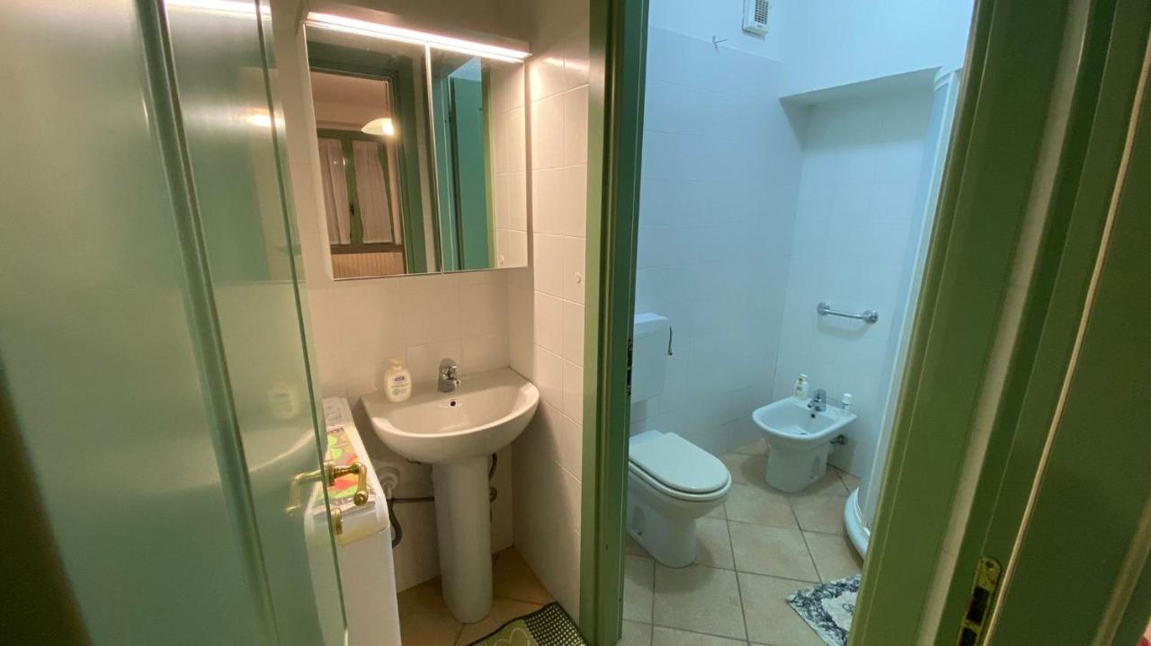 Al Vecchio Pero, Con Ampio Giardino Privato Villa La Morra Bagian luar foto