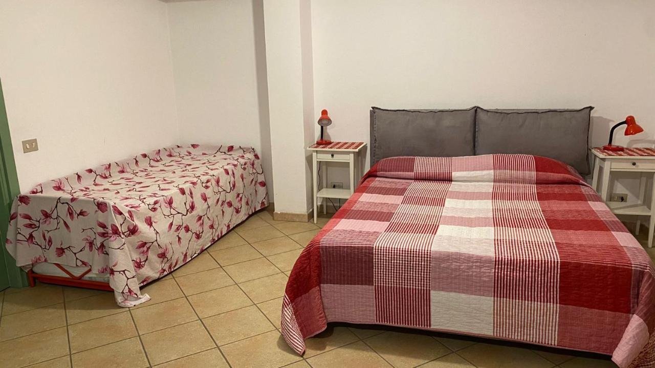 Al Vecchio Pero, Con Ampio Giardino Privato Villa La Morra Bagian luar foto