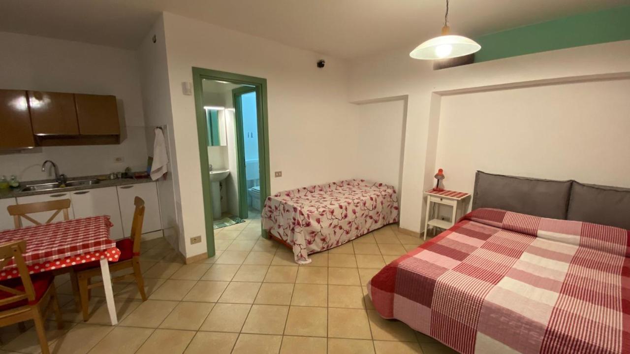 Al Vecchio Pero, Con Ampio Giardino Privato Villa La Morra Bagian luar foto