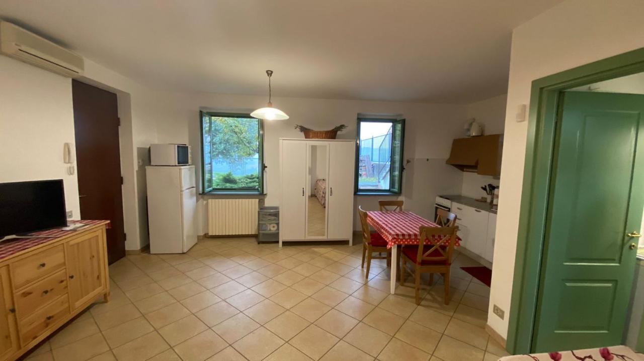 Al Vecchio Pero, Con Ampio Giardino Privato Villa La Morra Bagian luar foto