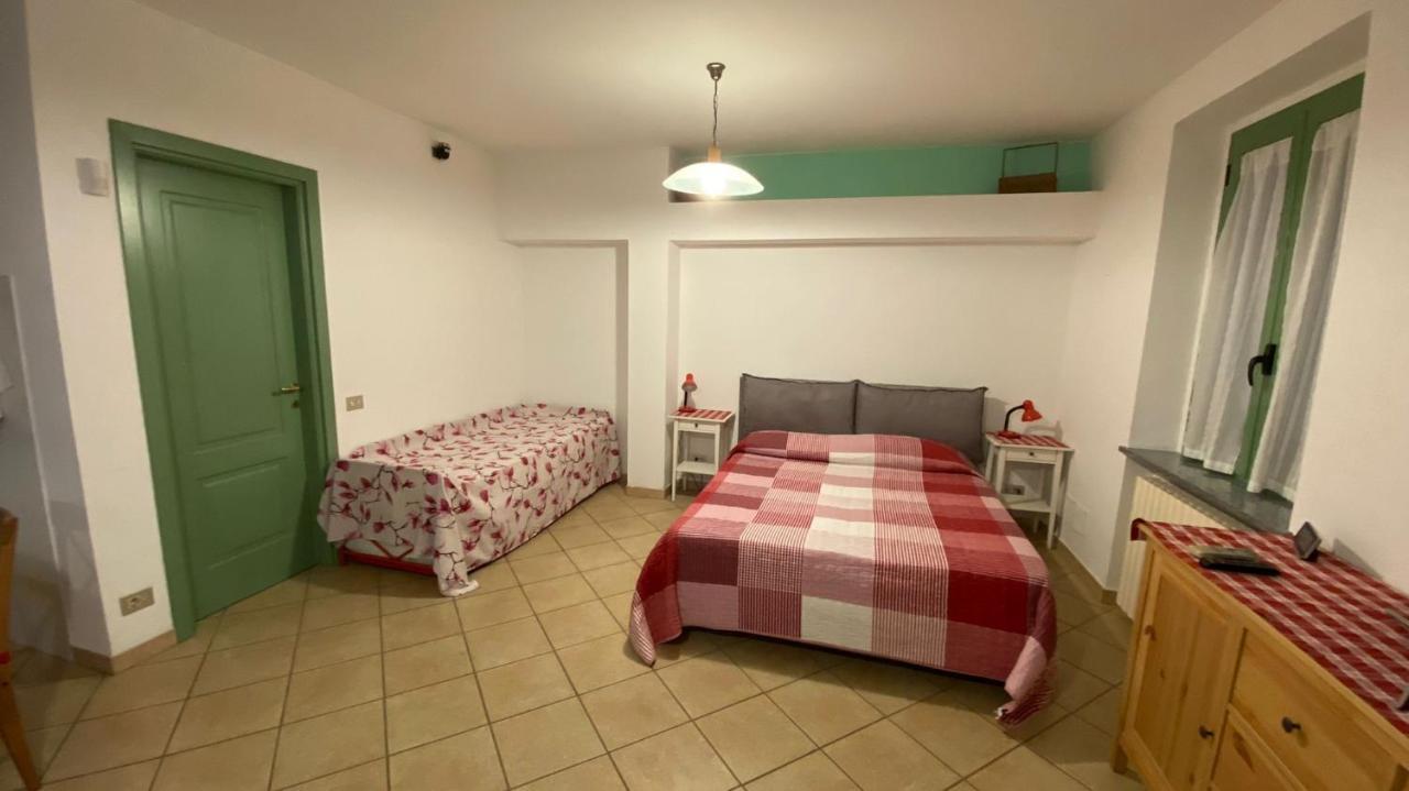 Al Vecchio Pero, Con Ampio Giardino Privato Villa La Morra Bagian luar foto